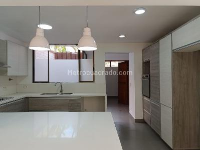 Casa en arriendo en El Poblado, Medellín · foto 3 de 19