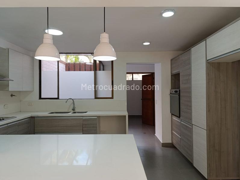 Casa de 5 Alcobas en El Poblado con Piscina - 3