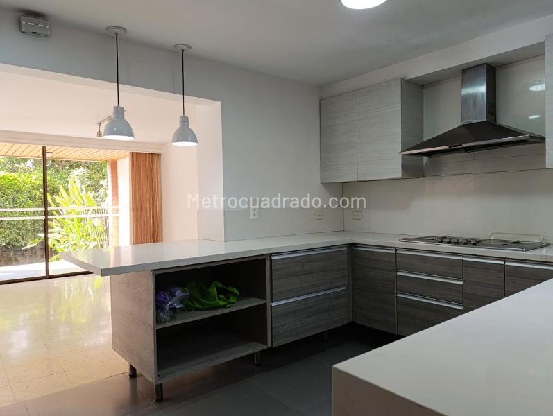 Casa de 5 Alcobas en El Poblado con Piscina - 4