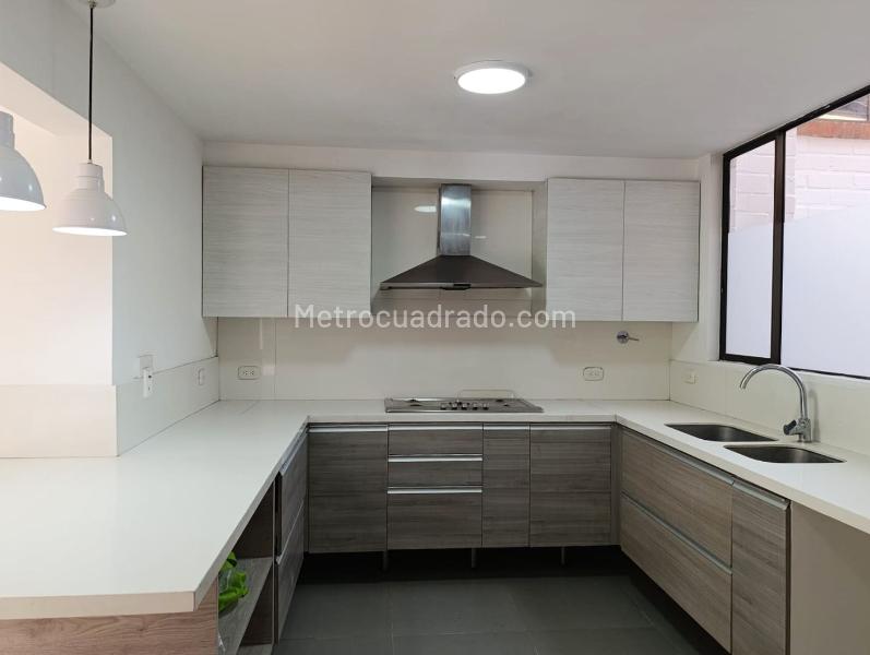 Casa de 5 Alcobas en El Poblado con Piscina - 5