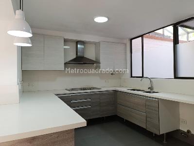 Casa en arriendo en El Poblado, Medellín · foto 6 de 19