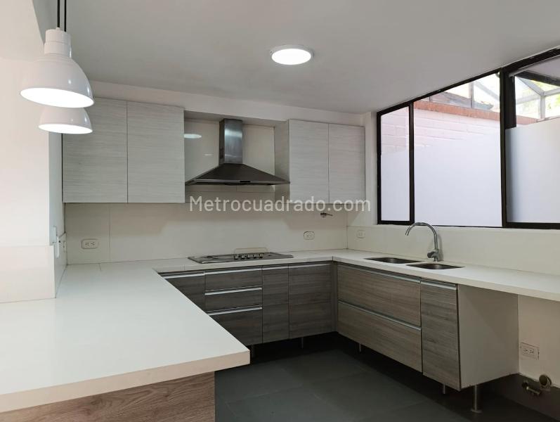 Casa de 5 Alcobas en El Poblado con Piscina - 6