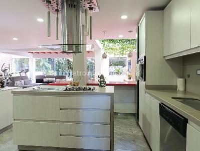 Casa de 3 alcobas en venta en El Poblado, Medellín, 325 m² · foto 6 de 20