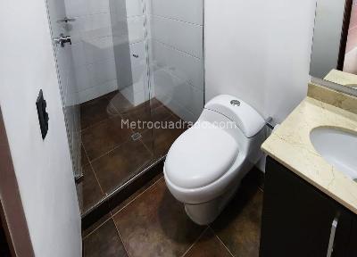 Apartamento de 2 alcobas en arriendo en El Poblado, Medellín, 105 m² · foto 10 de 10