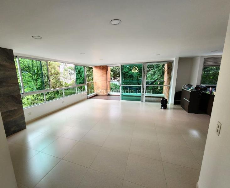 Spacious 2BR Apartment Near Services in El Poblado - 2