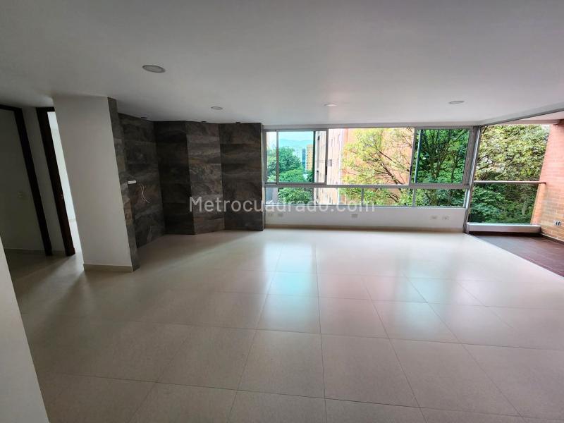 Spacious 2BR Apartment Near Services in El Poblado - 5