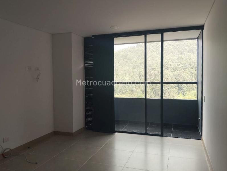 Apartamento de 2 Alcobas en El Poblado con Balcón y Parqueadero Cubierto - 2