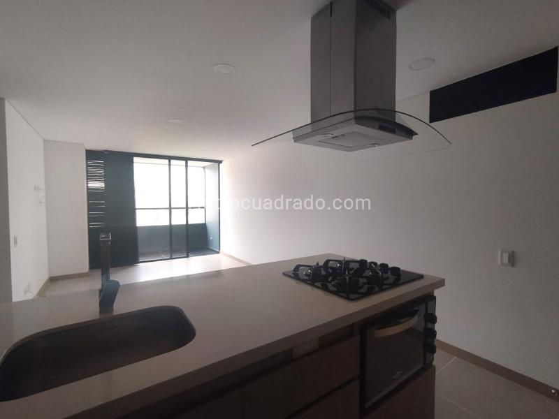 Apartamento de 2 Alcobas en El Poblado con Balcón y Parqueadero Cubierto - 3
