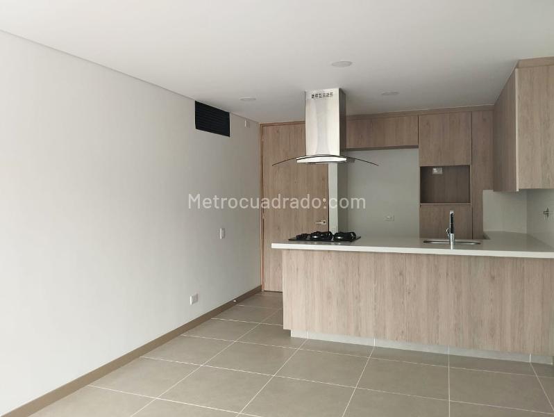 Apartamento de 2 Alcobas en El Poblado con Balcón y Parqueadero Cubierto - 4