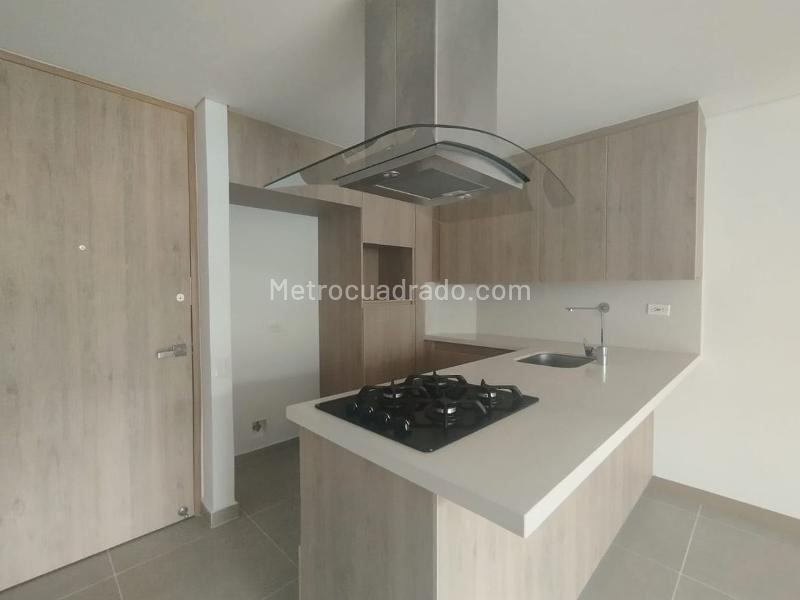 Apartamento de 2 Alcobas en El Poblado con Balcón y Parqueadero Cubierto - 5
