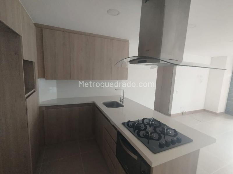 Apartamento de 2 Alcobas en El Poblado con Balcón y Parqueadero Cubierto - 6