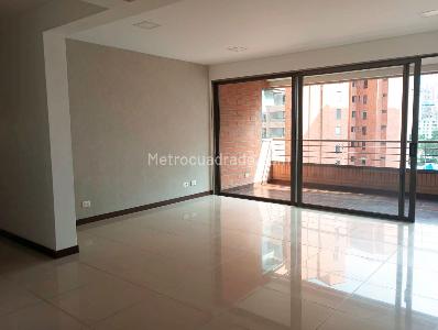 Apartamento en venta en El Poblado, Medellín · foto 2 de 19