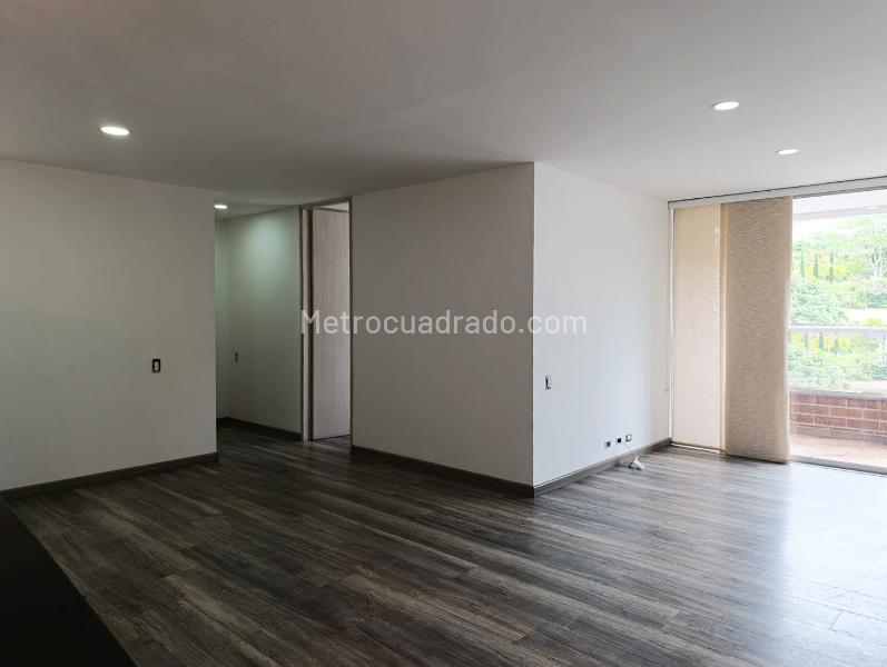 2BR Apartment for Rent in El Poblado with Balcony & Covered Parking - 2