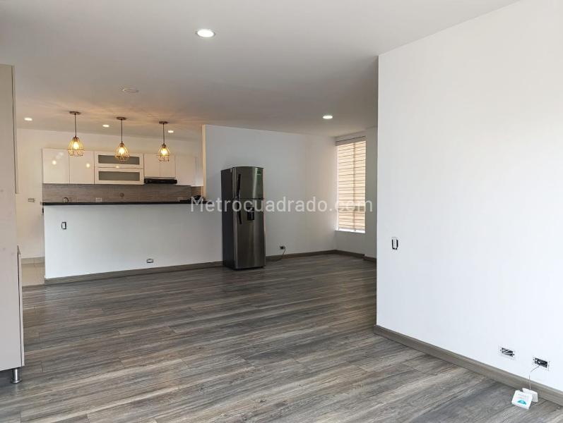 2BR Apartment for Rent in El Poblado with Balcony & Covered Parking - 4