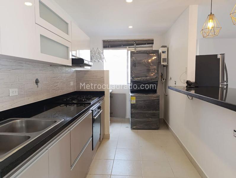 2BR Apartment for Rent in El Poblado with Balcony & Covered Parking - 7
