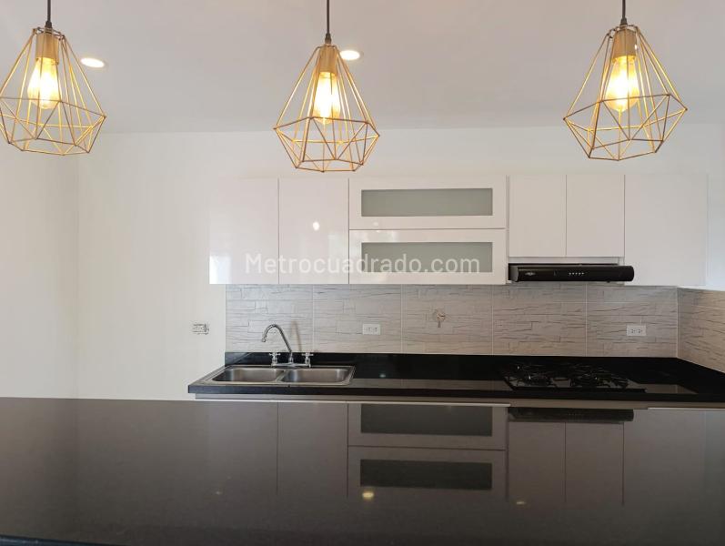 2BR Apartment for Rent in El Poblado with Balcony & Covered Parking - 9