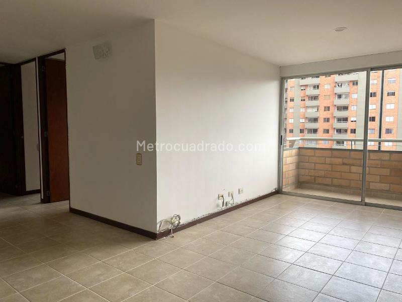 3BR Apartment in El Poblado Gated Unit with Balcony & Pool - 2