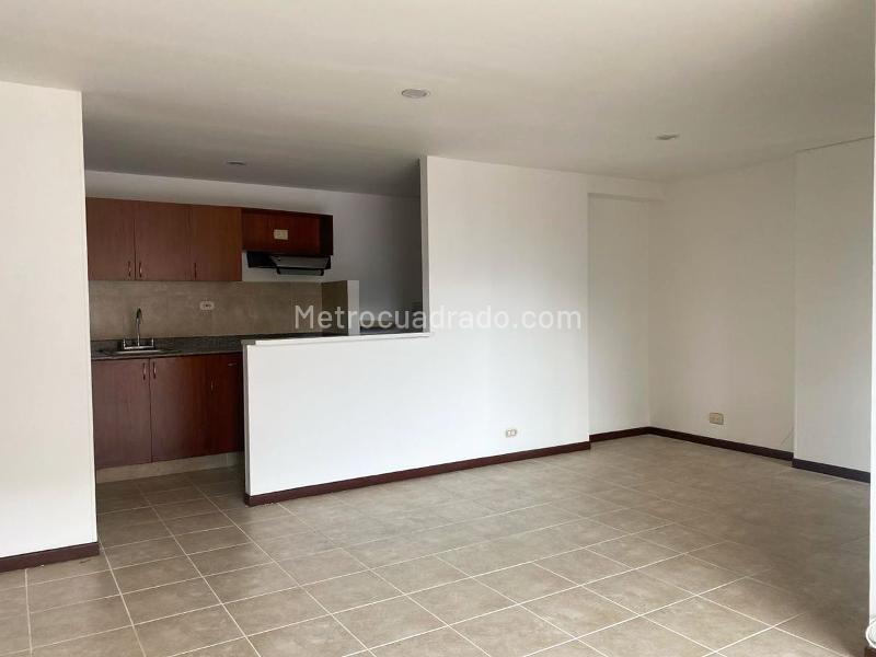 3BR Apartment in El Poblado Gated Unit with Balcony & Pool - 4