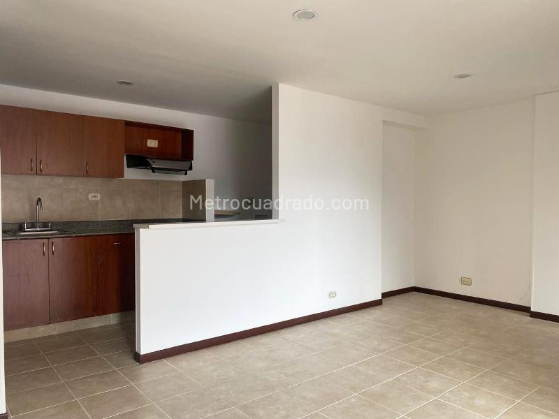 3BR Apartment in El Poblado Gated Unit with Balcony & Pool - 5