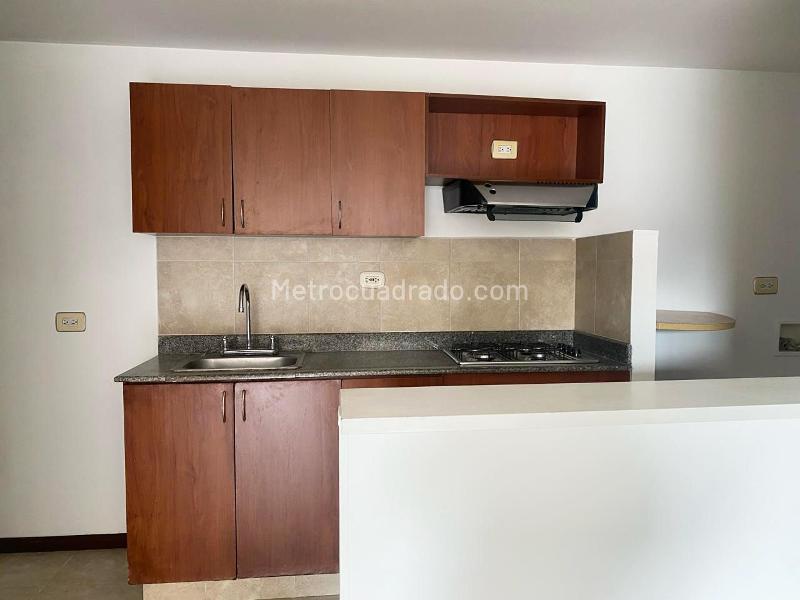 3BR Apartment in El Poblado Gated Unit with Balcony & Pool - 6