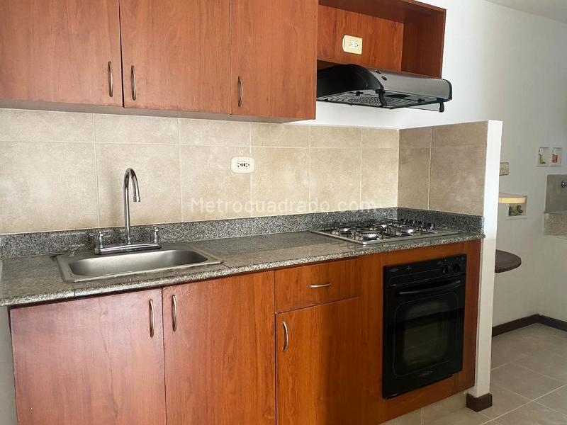 3BR Apartment in El Poblado Gated Unit with Balcony & Pool - 7