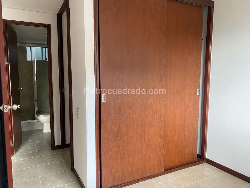 3BR Apartment in El Poblado Gated Unit with Balcony & Pool - 9