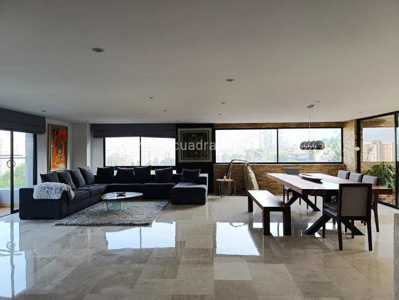 Apartamento Estiloso de 3 Alcobas en Dos Niveles en El Tesoro - 2