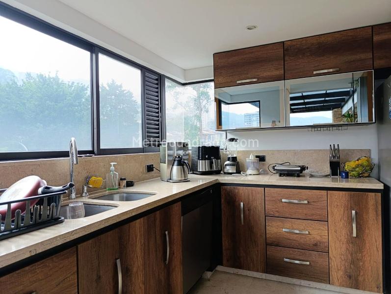 Apartamento Estiloso de 3 Alcobas en Dos Niveles en El Tesoro - 5