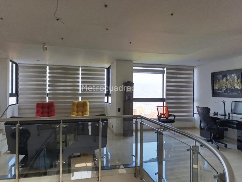 Apartamento Estiloso de 3 Alcobas en Dos Niveles en El Tesoro - 8