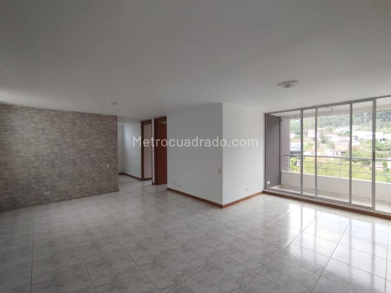 Apartamento Dúplex de 4 Alcobas con Balcón y Parqueadero Cubierto en El Poblado - 4