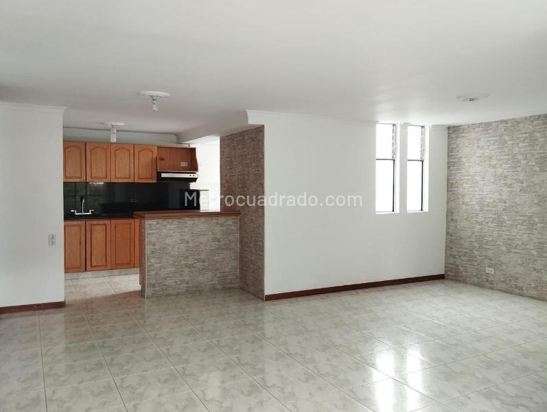Apartamento Dúplex de 4 Alcobas con Balcón y Parqueadero Cubierto en El Poblado - 6