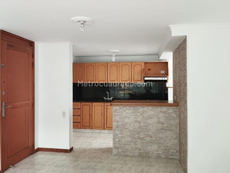 Apartamento Dúplex de 4 Alcobas con Balcón y Parqueadero Cubierto en El Poblado - 7