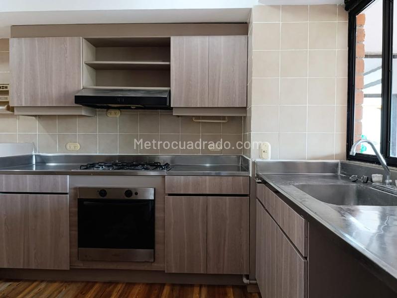 Spacious 3BR Apartment with Terrace in El Poblado - 3