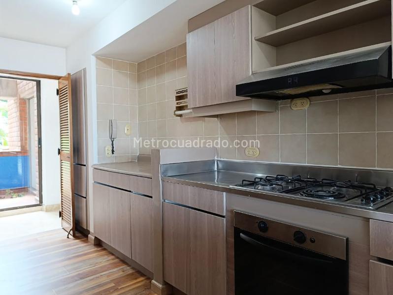 Spacious 3BR Apartment with Terrace in El Poblado - 5