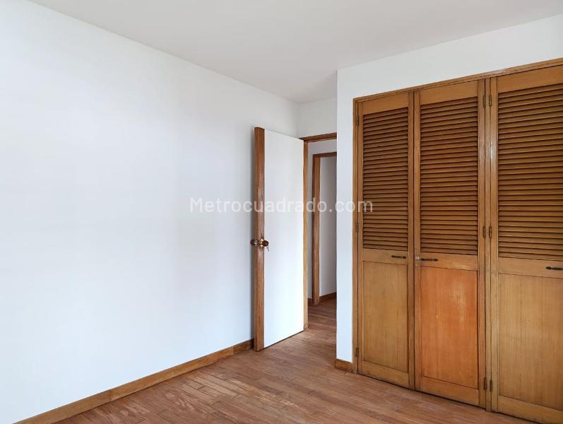 Spacious 3BR Apartment with Terrace in El Poblado - 8