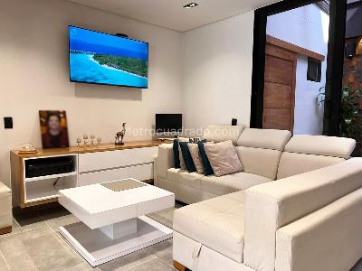 Casa de 4 alcobas en venta en Rionegro, Rionegro, 230 m² · foto 2 de 19