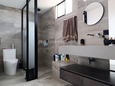Apartamento de 2 alcobas en arriendo en El Poblado, Medellín, 127 m² · foto 15 de 19