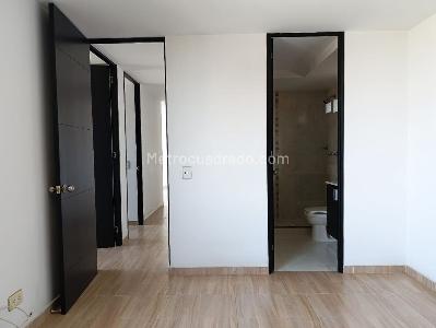 Apartamento de 3 alcobas en arriendo en Los Balsos, Medellín, 78 m² · foto 8 de 18