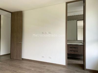 Apartamento de 2 alcobas en arriendo en El Poblado, Medellín, 112 m² · foto 12 de 18