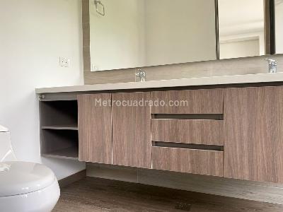 Apartamento de 2 alcobas en arriendo en El Poblado, Medellín, 112 m² · foto 16 de 18