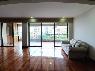 Apartamento en venta en El Poblado, Medellín · foto 2 de 20