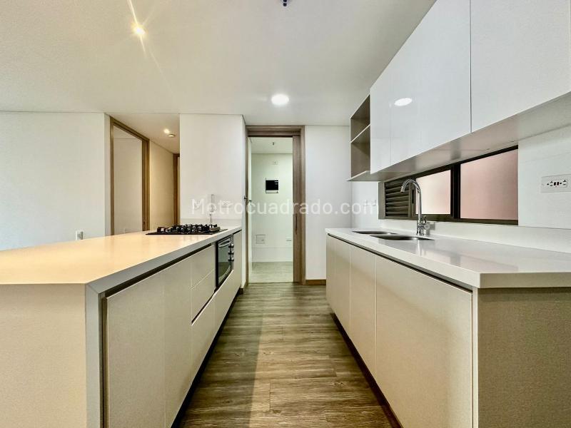 Apartamento de 2 Alcobas en El Poblado con Piscina y Gimnasio - 8