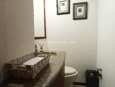 Apartamento de 3 alcobas en venta en El Tesoro, Medellín, 145 m² · foto 16 de 20
