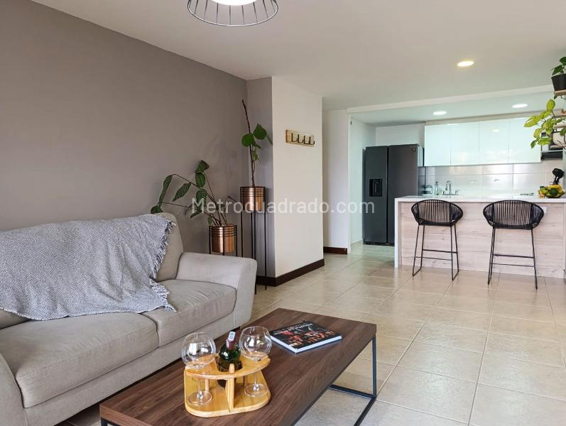 Apartamento Amoblado de 2 Alcobas en El Poblado con Parqueadero Cubierto - 2