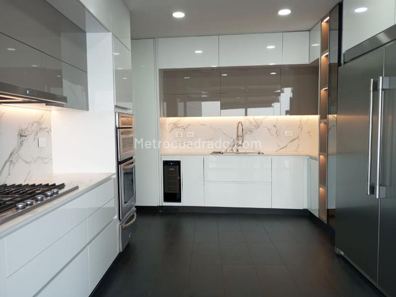 Furnished 4BR Apartment with Jacuzzi in El Poblado - 4