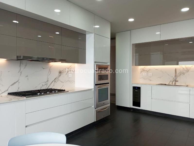 Furnished 4BR Apartment with Jacuzzi in El Poblado - 5