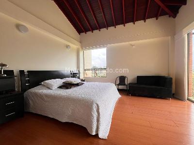 Casa de 3 alcobas en venta en Envigado, Envigado, 303 m² · foto 10 de 18