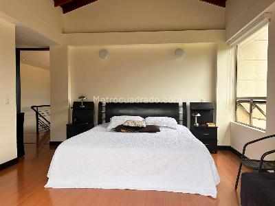 Casa de 3 alcobas en venta en Envigado, Envigado, 303 m² · foto 11 de 18