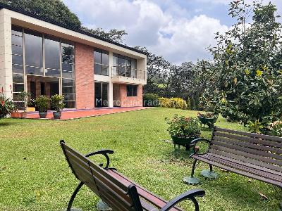 Casa de 3 alcobas en venta en Envigado, Envigado, 303 m² · foto 17 de 18