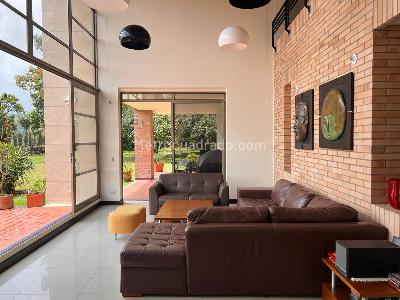 Casa de 3 alcobas en venta en Envigado, Envigado, 303 m² · foto 2 de 18